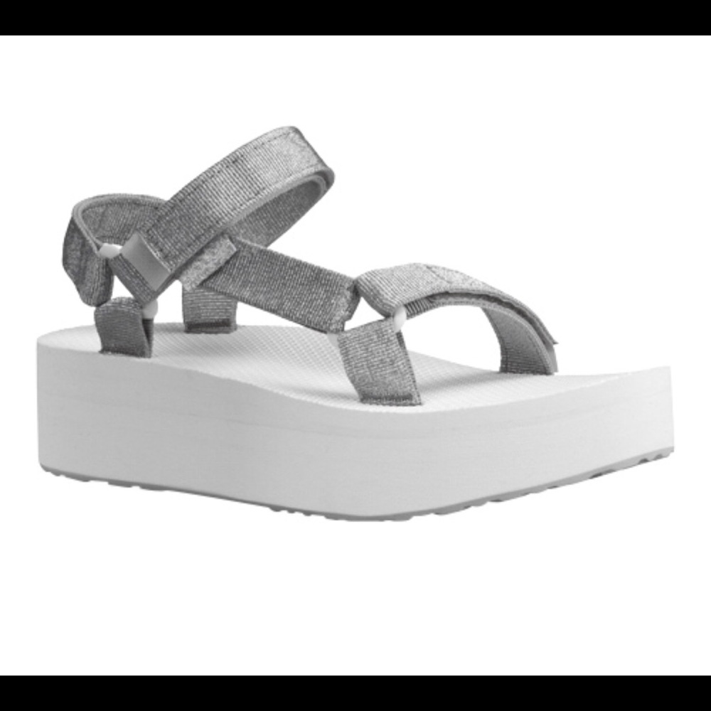 💙✌🏼 SALE ✌🏼💙 Teva platform metallic sandals